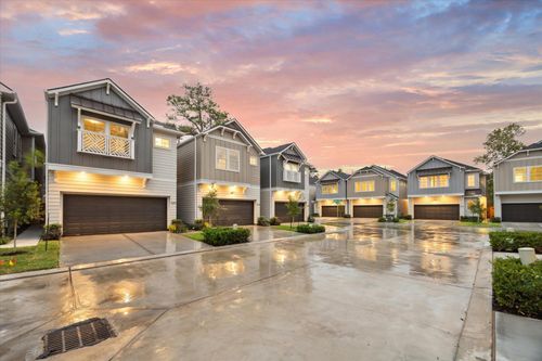 5205 Amber Sunrise Dr, Houston, TX, 77018-1052 | Card Image