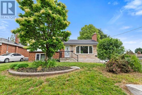 569 Gibbons St, Oshawa, ON, L1J4Z7 | Card Image