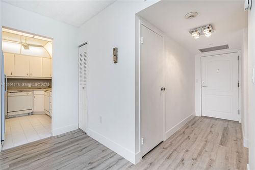 apt-901-3625 N Country Club Dr, Aventura, FL, 33180-1712 | Card Image