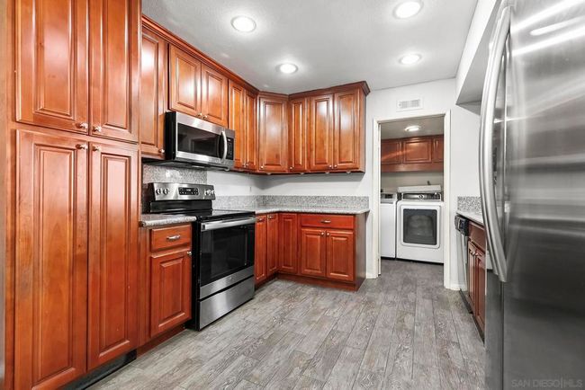 17595 Fairlie Rd, Townhouse with 3 bedrooms, 3 bathrooms and 3 parking in San Diego CA | Image 9