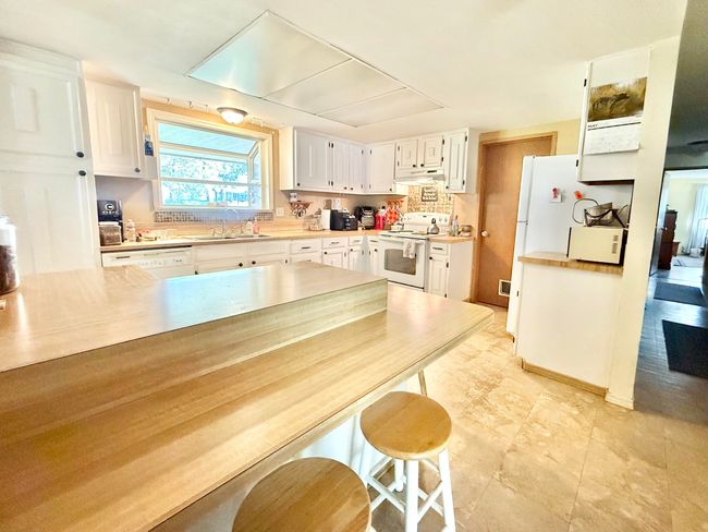 KITCHEN | Image 16