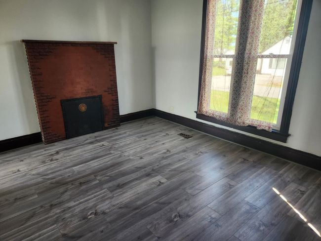 105 S Sycamore St, House other with 3 bedrooms, 2 bathrooms and null parking in Osgood IN | Image 4