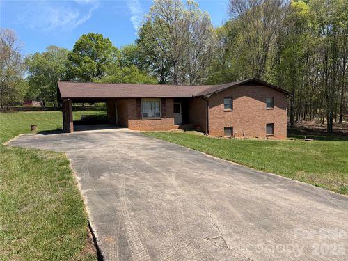 1466 Peaceful Valley Drive, Hickory, NC, 28602 | Card Image