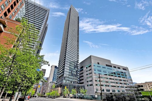 204-832 Bay St, Toronto, ON, M5S1Z6 | Card Image