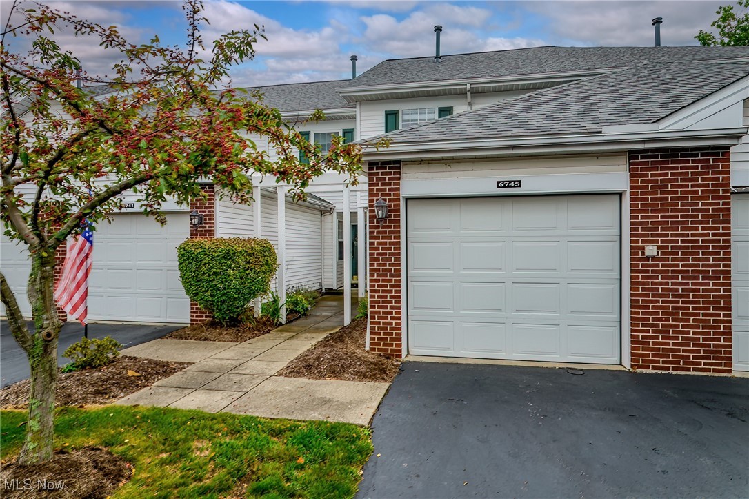 Columbine Ct, Middlebrg Hts, OH 44130