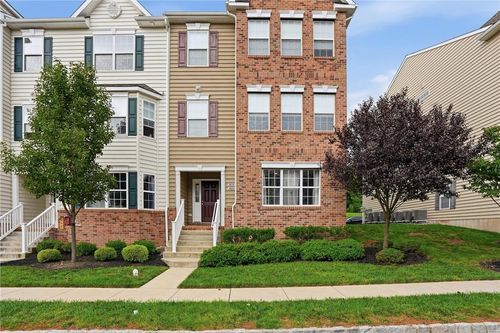 3028 Davenport Way, PENNSBURG, PA, 18073-1287 | Card Image