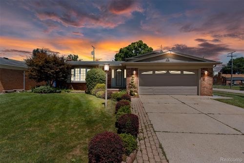 27020 Wilson Dr, Dearborn Heights, MI, 48127-3602 | Card Image
