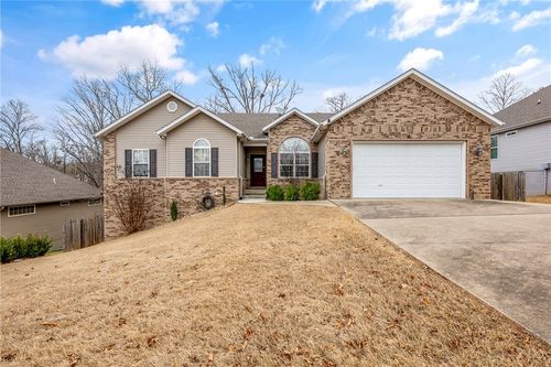 6 Chaucer Dr, Bella Vista, AR, 72714-4203 | Card Image
