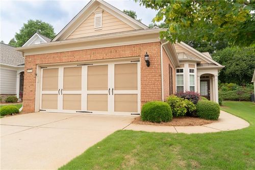6372 Rockpoint Ln, Hoschton, GA, 30548-8224 | Card Image