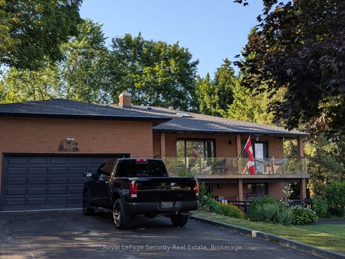52 Young St, Uxbridge, ON, L9P1B7 | Card Image