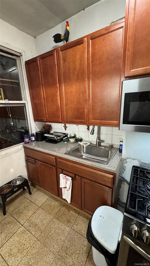 1109 Irving Ave, Ridgewood, NY, 11385-5715 | Card Image