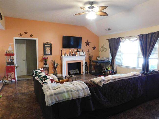 11907 Perry Crossing Pkwy, House other with 3 bedrooms, 2 bathrooms and null parking in Sellersburg IN | Image 17