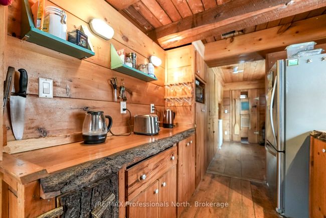 1015 Calbrett Rd, House other with 1 bedrooms, 1 bathrooms and 5 parking in Haliburton ON | Image 8