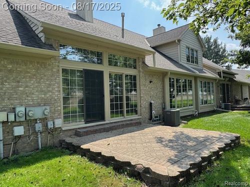 115-42833 Christina Dr, Sterling Heights, MI, 48313-2622 | Card Image
