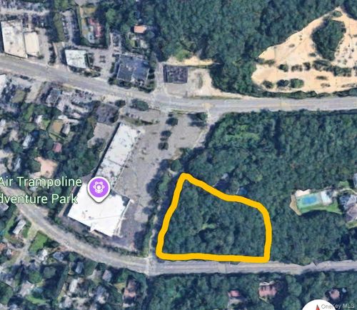 684 Old Country Rd, Huntingtn Sta, NY, 11746-4616 | Card Image