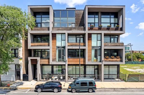 201-2424 W Chicago Ave, Chicago, IL, 60622-4630 | Card Image