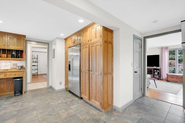 569 Somers Rd, House other with 4 bedrooms, 3 bathrooms and 6 parking in East Longmeadow MA | Image 7