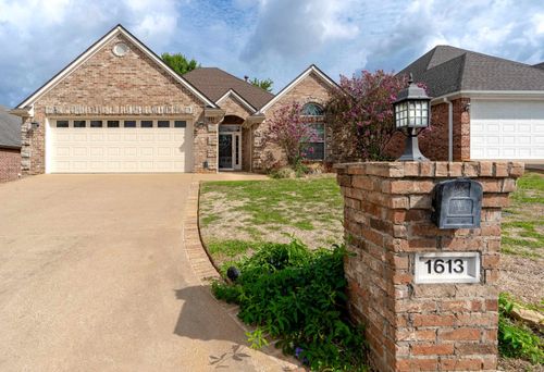 1613 Valley Brook Ln, Longview, TX, 75605 | Card Image