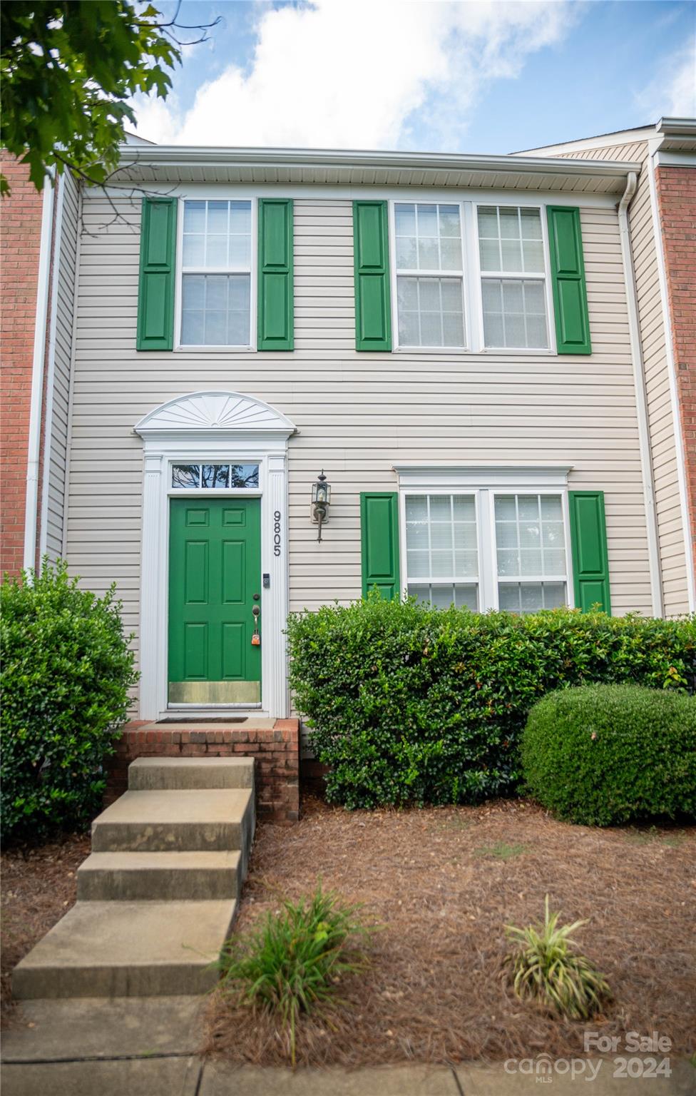 Mallard Glen Dr, Charlotte, NC 28262