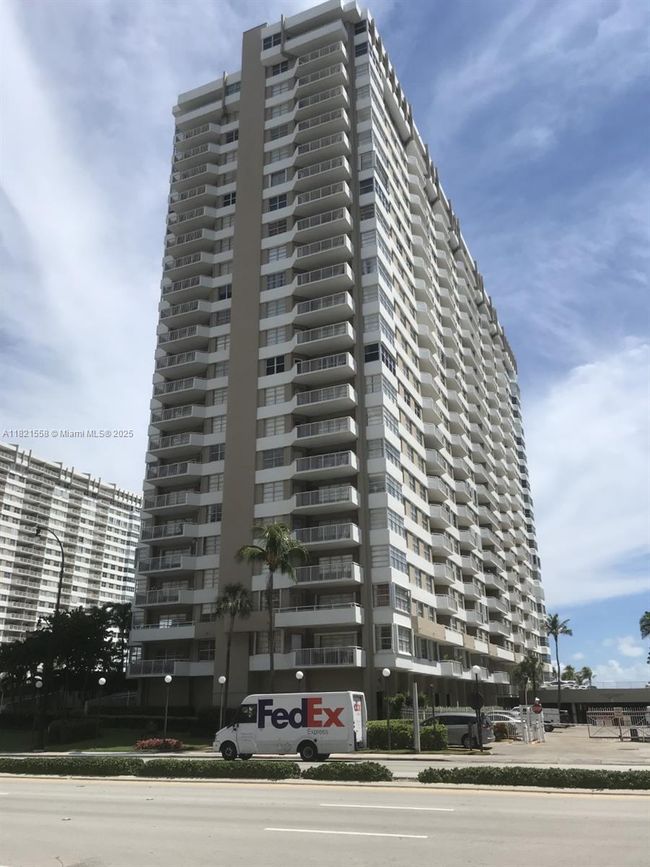 APT-5C - 1985 S Ocean Dr, Condo with 1 bedrooms, 2 bathrooms and null parking in Hallandale Beach FL | Image 21