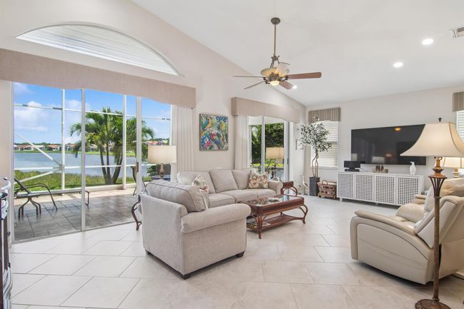 368 Nw Springview Loop, House other with 3 bedrooms, 2 bathrooms and null parking in Port St. Lucie FL | Image 5
