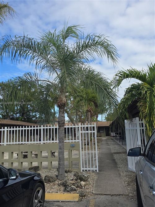 5-12605 Ne 13th Ave, North Miami, FL, 33161-5135 | Card Image