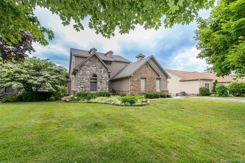 1093 Eagle Nest Dr, Milford, MI, 48381-4502 | Card Image