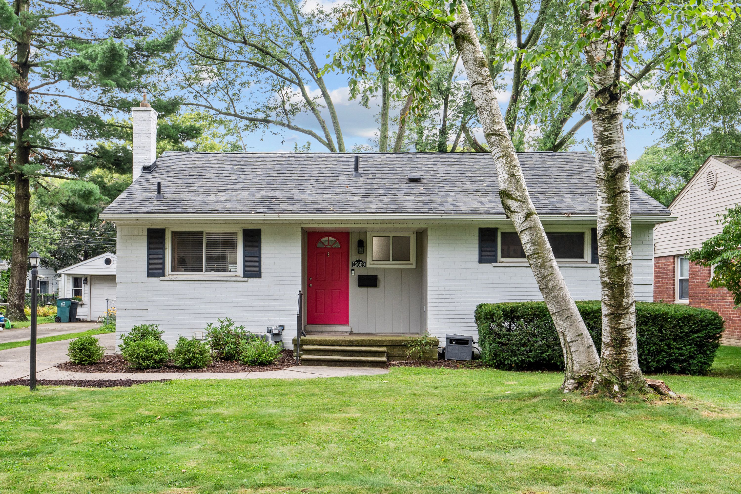 Buckingham Ave, Beverly Hills, MI 48025