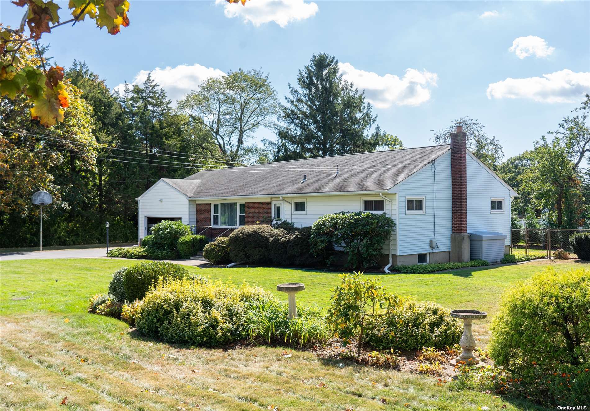 Eton St, Melville, NY 11747