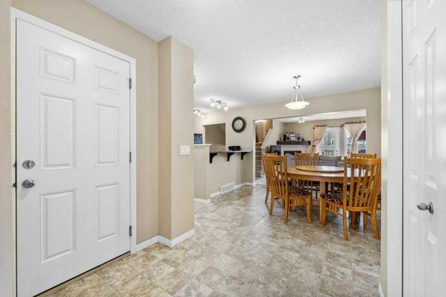 193 Luxstone Way Sw, Home with 3 bedrooms, 3 bathrooms and 2 parking in Airdrie AB | Image 7