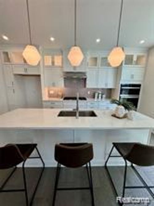 7897 Arimoore Dr, West Bloomfield, MI, 48322-1115 | Card Image