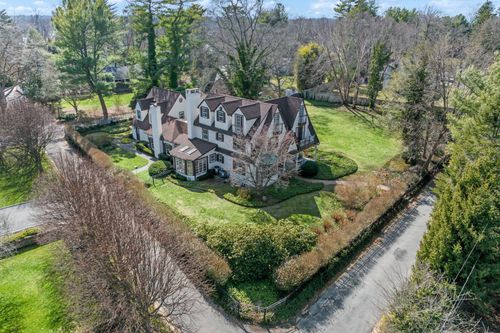 3 Wincoma Dr, Halesite, NY, 11743-1122 | Card Image