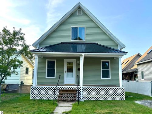 605 E Garfield St, Cadillac, MI, 49601-2019 | Card Image