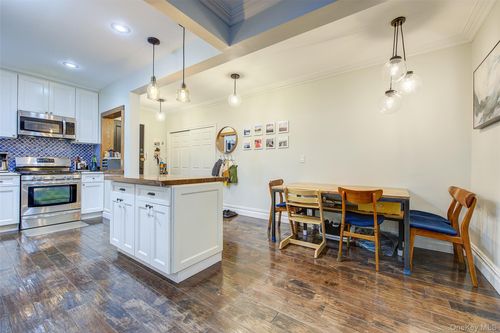 3d-91-10 34th Ave, Jackson Heights, NY, 11372-3710 | Card Image