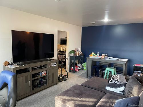 40-40 Navajo Ct, Coram, NY, 11727-1516 | Card Image