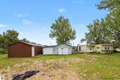5470 N 19 1/2 Rd, Mesick, MI, 49668-9723 | Card Image