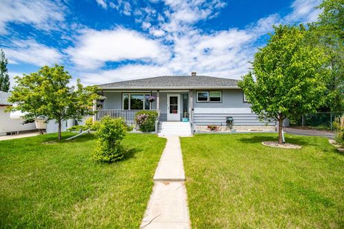 5024 43 St, Innisfail, AB, T4G1K2 | Card Image
