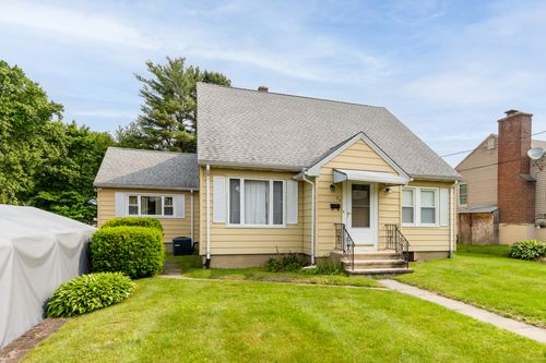24 Goff St, Waterbury, CT, 06704-2009 | Card Image