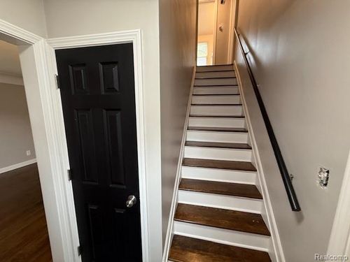 26111 Coolidge Hwy, Oak Park, MI, 48237-2995 | Card Image