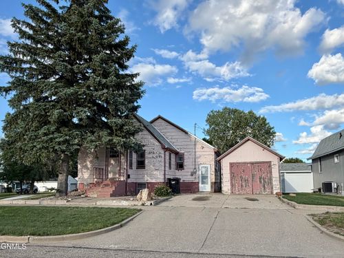501 11th Street S, Bismarck, ND, 58504 | Card Image
