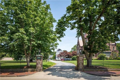 d102-364 Bellevue Ave, Newport, RI, 02840-3579 | Card Image