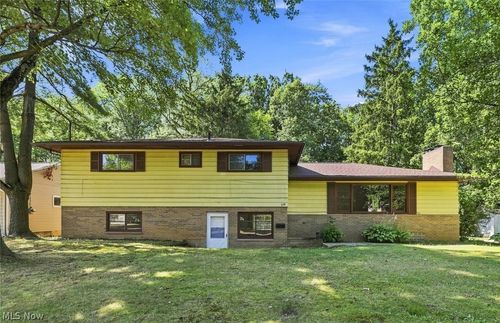 558 Garnette Rd, Akron, OH, 44313-5718 | Card Image