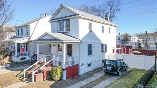 165 Cochran Pl, Valley Stream, NY, 11581-2953 | Card Image