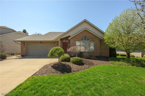 900 Cordova Dr, Barberton, OH, 44203-8623 | Card Image