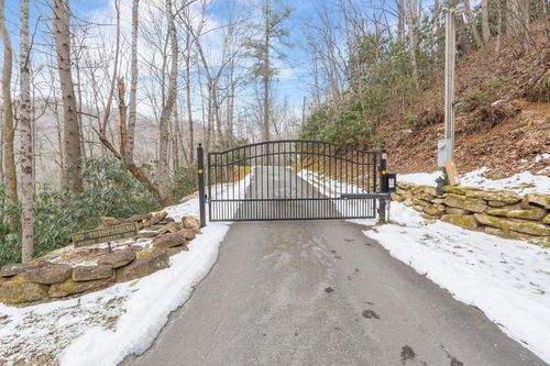 68 Parachute Rdg, Glenville, NC, 28736-0405 | Card Image