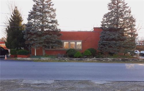 31 Walnut St, New Windsor, NY, 12553-7021 | Card Image