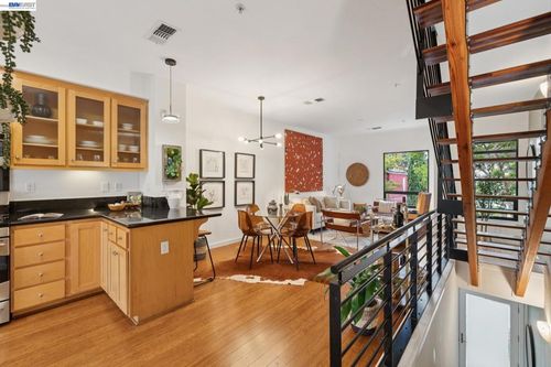 1215 Wood St, Oakland, CA, 94607 | Card Image