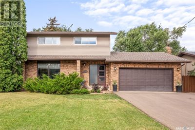 1322 Grace St, House other with 4 bedrooms, 2 bathrooms and null parking in Moose Jaw SK | Image 2