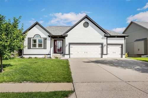 150 Cherry Hills Cir, Gardner, KS, 66030-1467 | Card Image