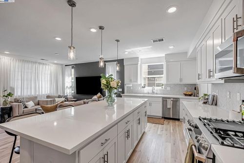 625 Delve Ct, Hayward, CA, 94544-5647 | Card Image
